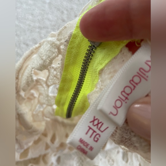 3/$30 Cute crop top - Picture 4 of 4